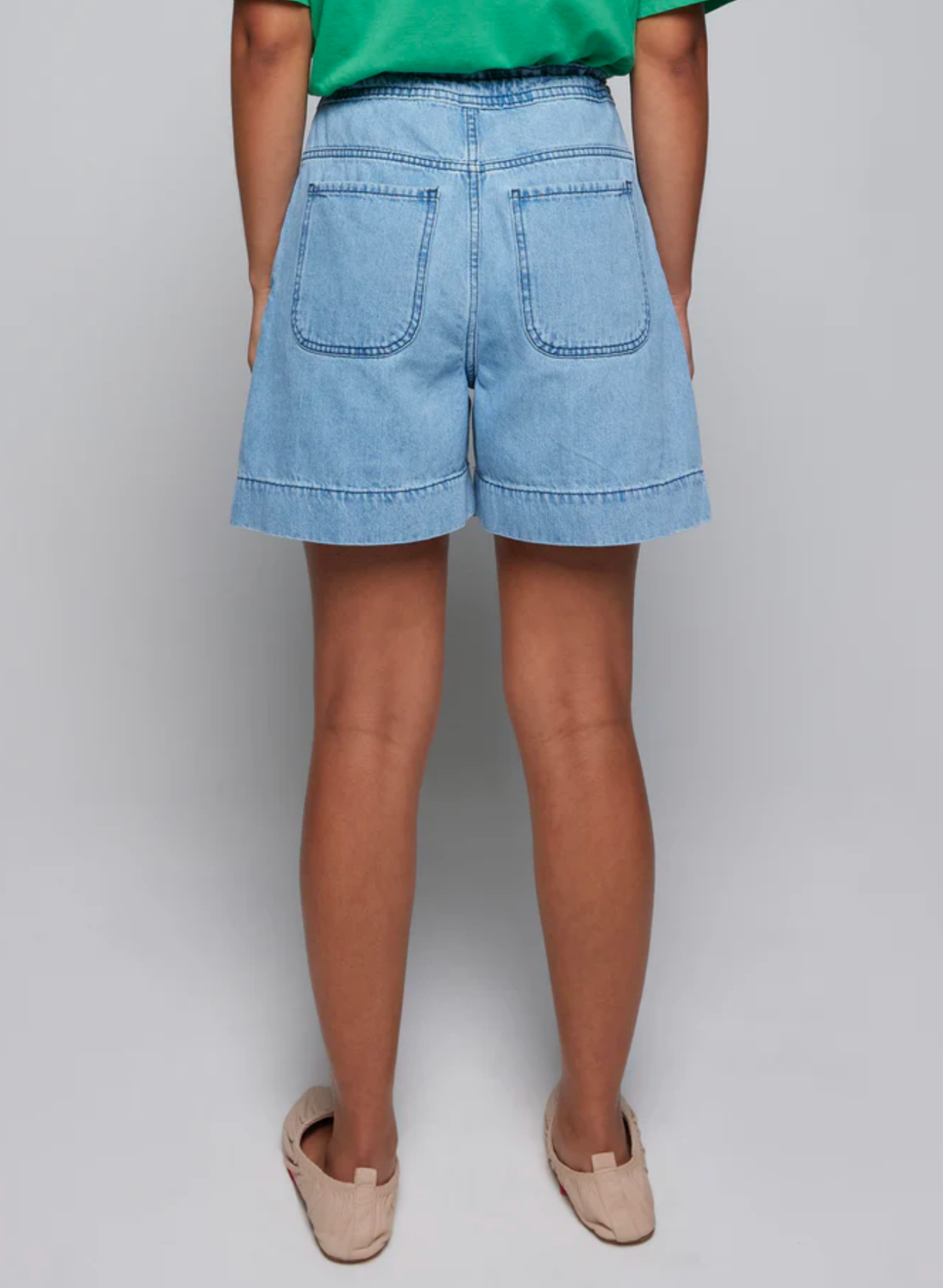 Sophie Drawcord Short in Pebble