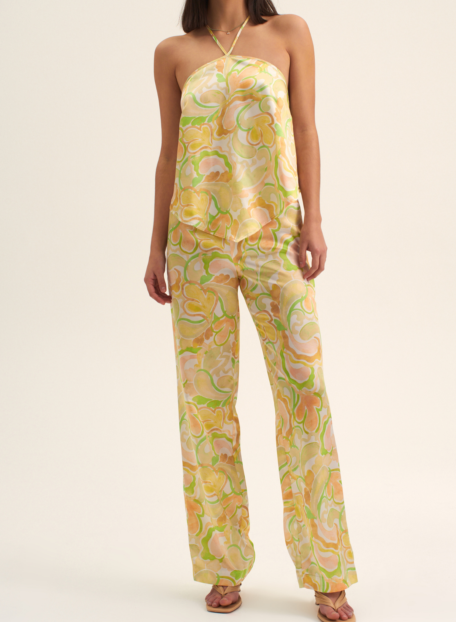 The Cassia Pant is a classic cut straight leg pant. The statement print makes this the perfect piece to pair back with all your closet staples or go for a matching look with the Della Halter