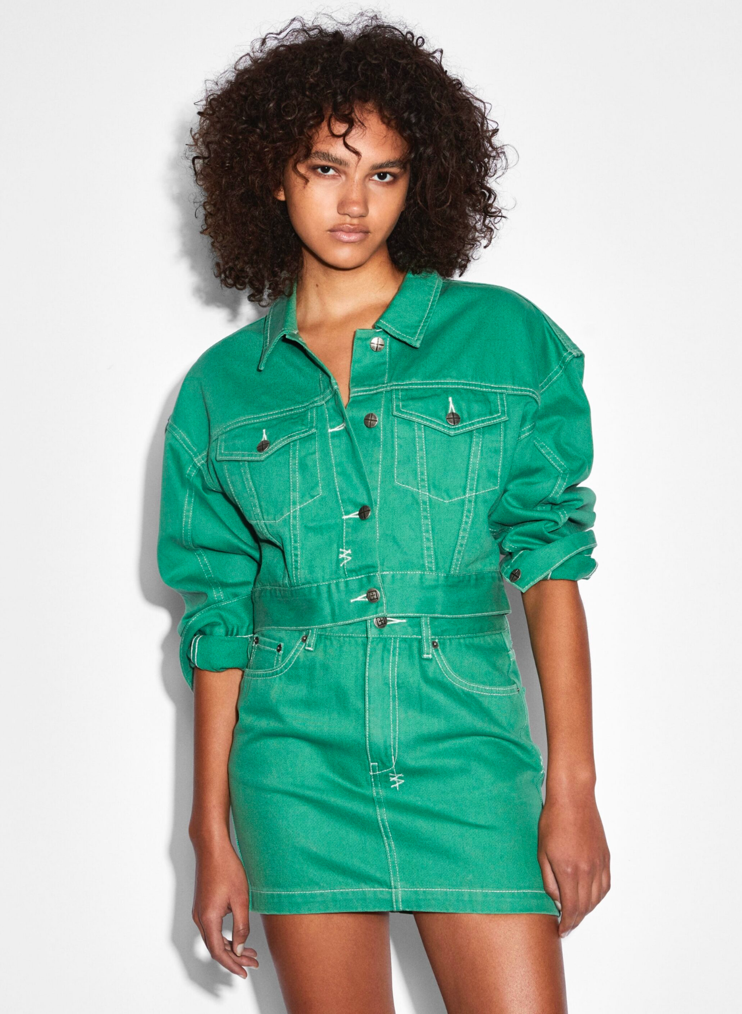 The Billie Jacket Jade is constructed from premium rigid denim in Ksubi’s custom jade colourway. This oversized, cropped trucker jacket features classic denim detailing, contrast white stitching and Ksubi branding. Wear with the ‘Super X Mini Jade’ for a colour coordinated look.