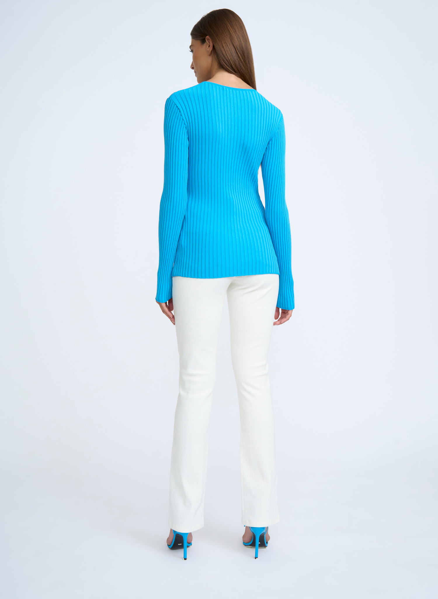 The Jenny Jayne Cardi brings fun and excitement into your winter wardrobe. Featuring a flattering v neckline with hook and eye closures down the centre front, this staple is crafted from a mid weight rib knit fabrication to make it the versatile layer for all year round.