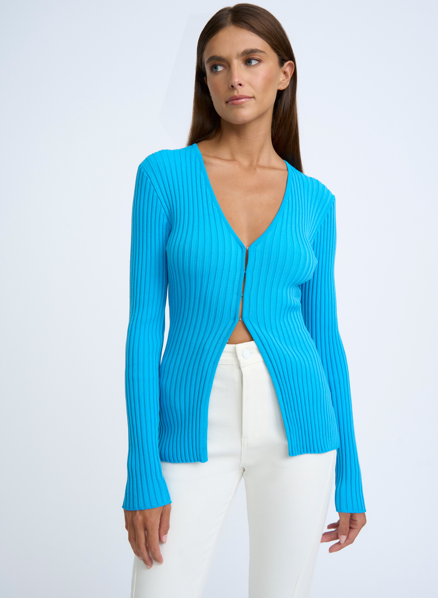 The Jenny Jayne Cardi brings fun and excitement into your winter wardrobe. Featuring a flattering v neckline with hook and eye closures down the centre front, this staple is crafted from a mid weight rib knit fabrication to make it the versatile layer for all year round.