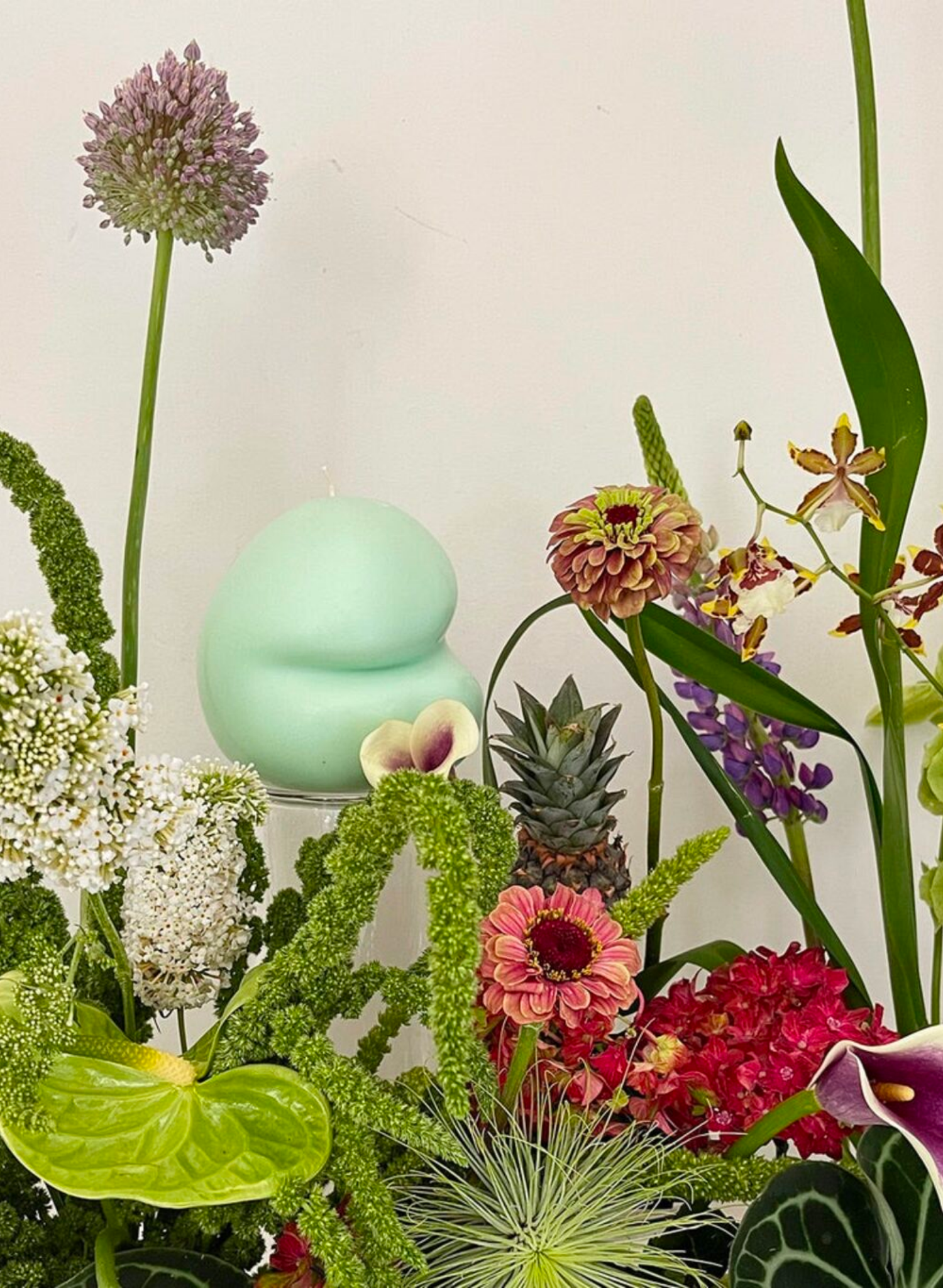 The asymmetrical Tulum Blobbies in Pistachio candle is cute and curious all at once, for seriously stylish home decor that doesn’t take itself too seriously.