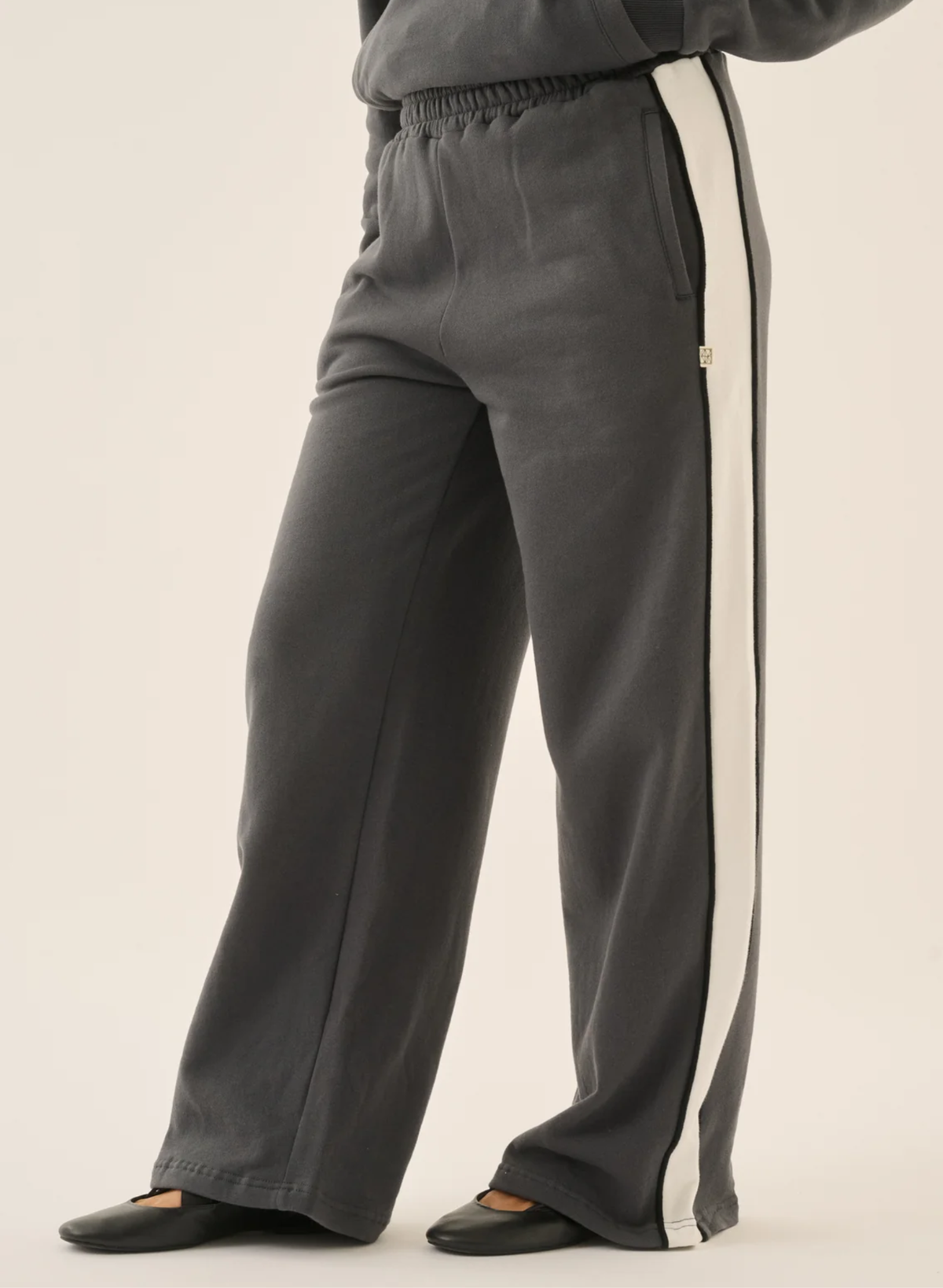 James Trackpant Washed Black