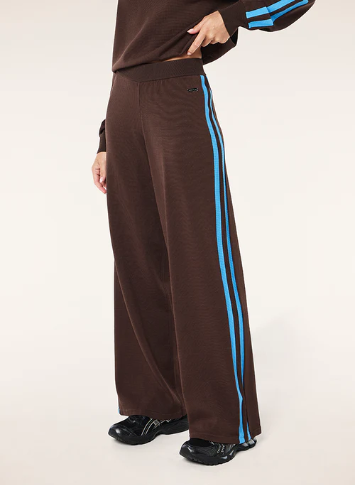 Retreat knit pant in coffee & marina blue