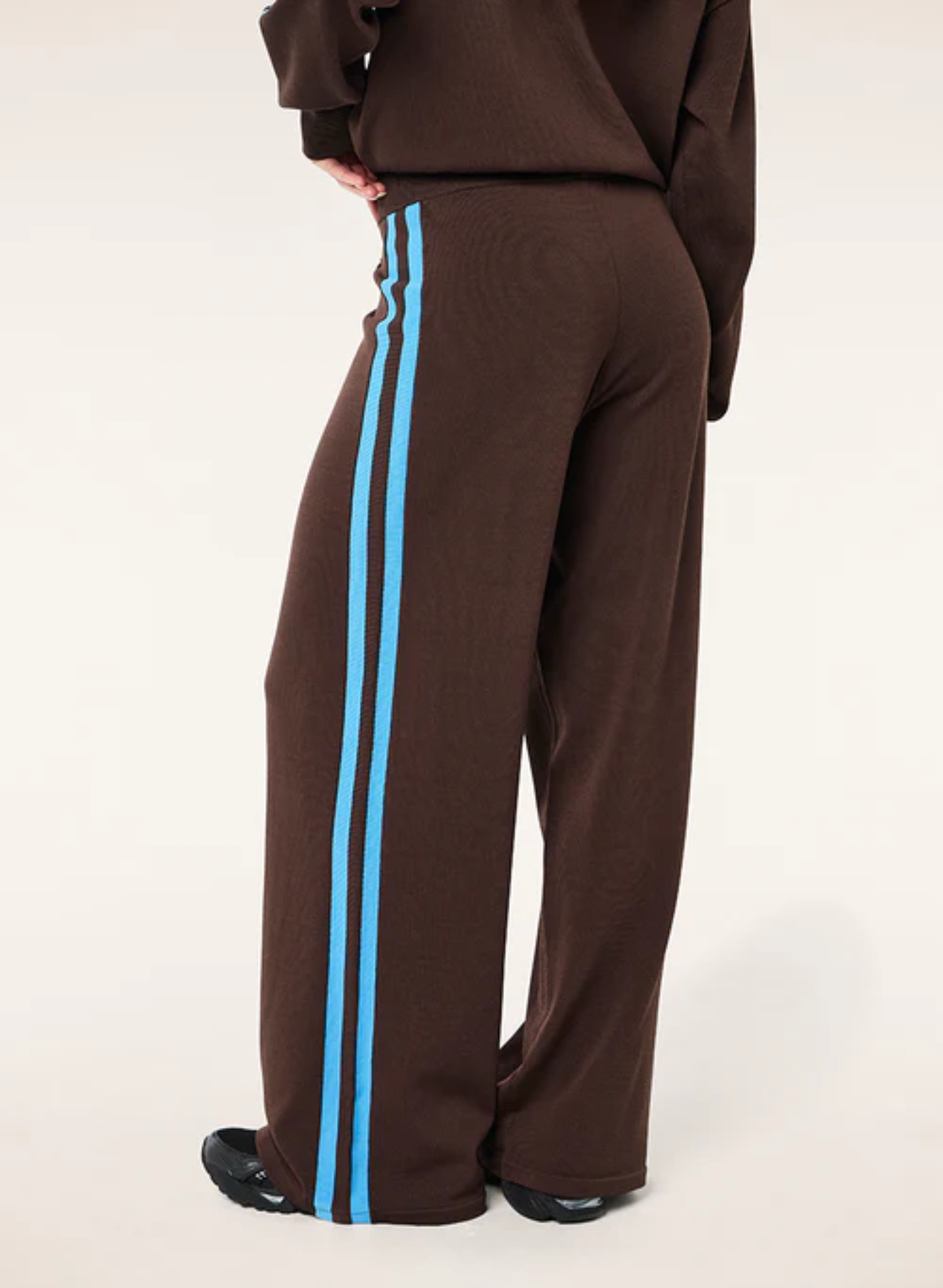 Retreat knit pant in coffee & marina blue
