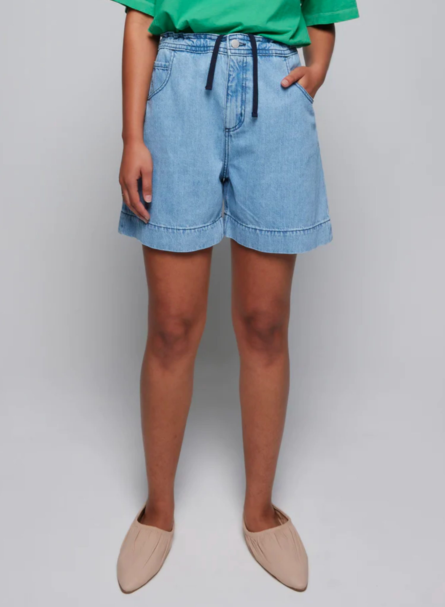 Sophie Drawcord Short in Pebble