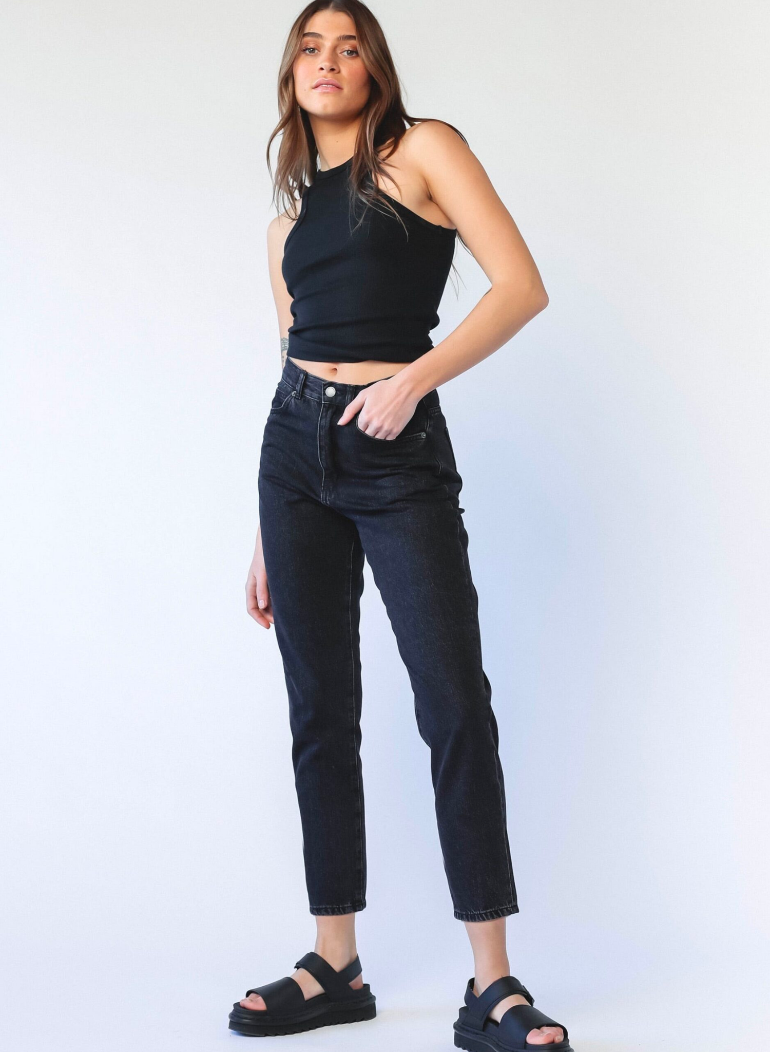 Nora Jeans in Black Retro