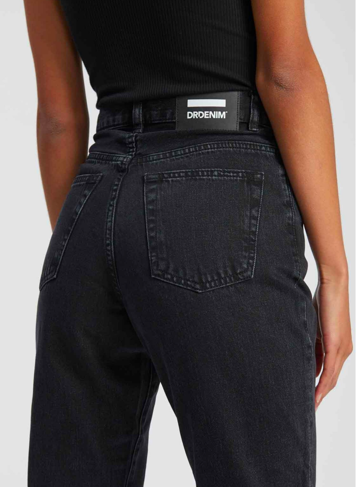 Nora Jeans in Black Retro