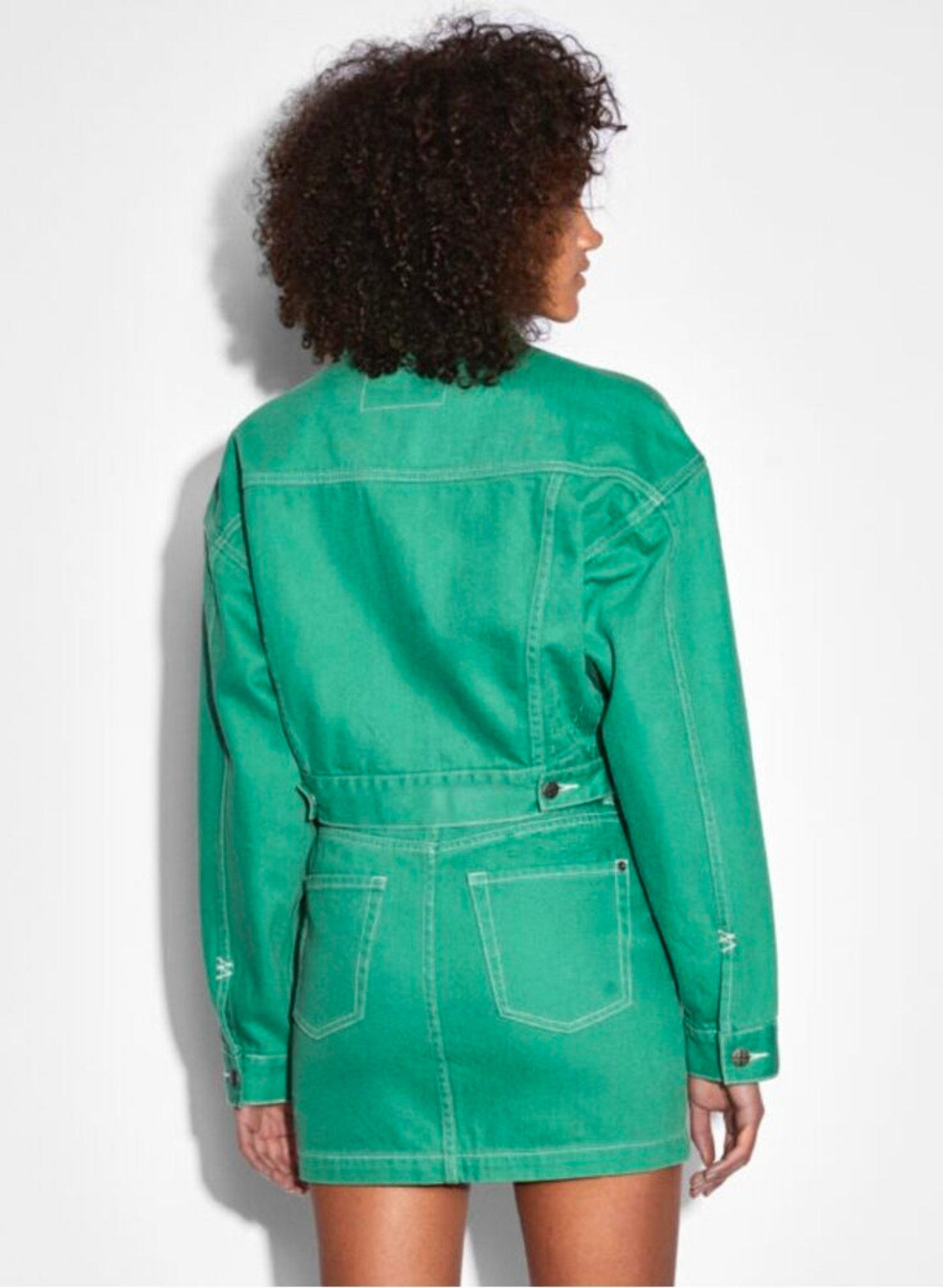 The Billie Jacket Jade is constructed from premium rigid denim in Ksubi’s custom jade colourway. This oversized, cropped trucker jacket features classic denim detailing, contrast white stitching and Ksubi branding. Wear with the ‘Super X Mini Jade’ for a colour coordinated look.