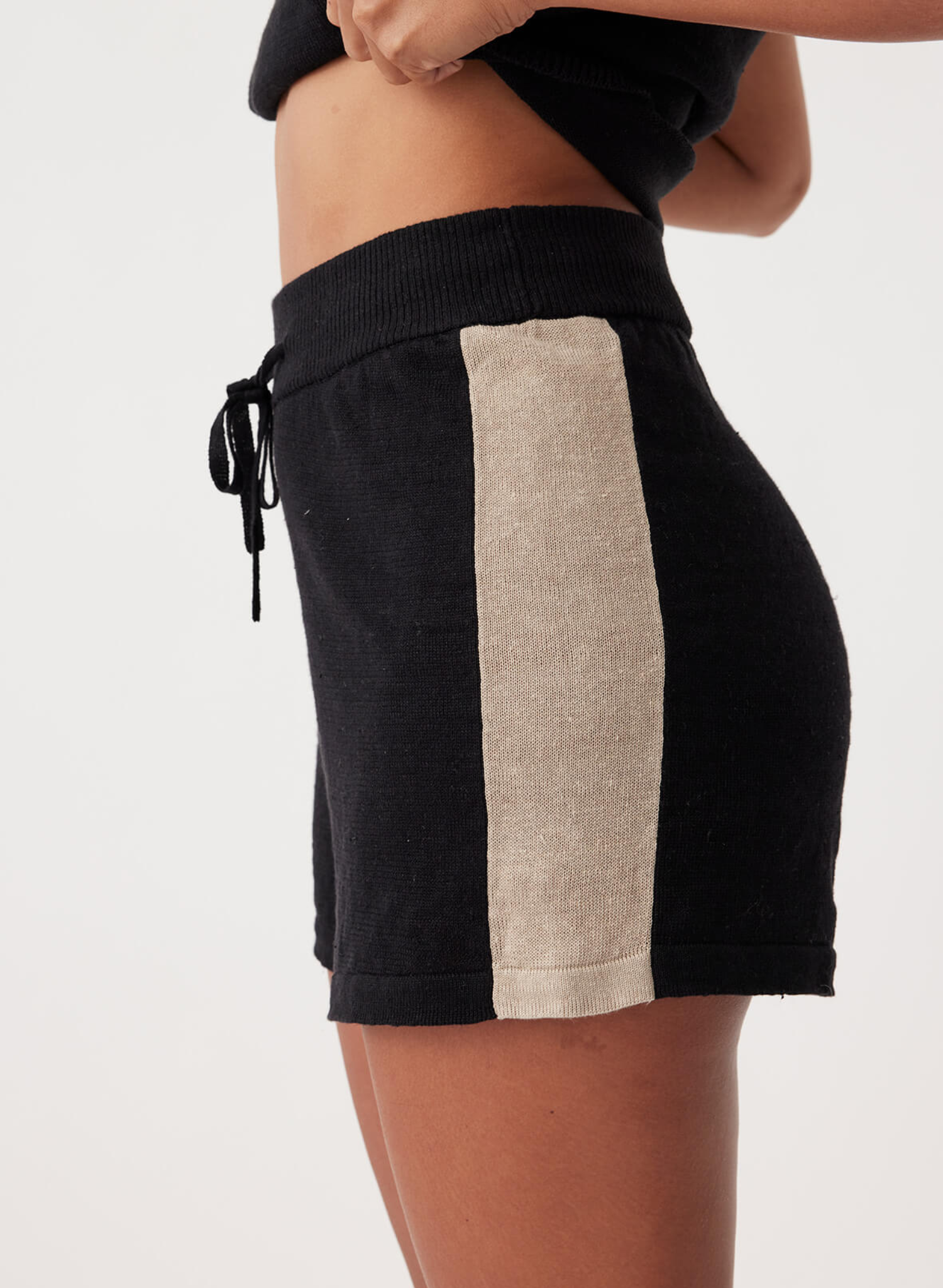 Larri Linen Knit Shorts - Black/Taupe