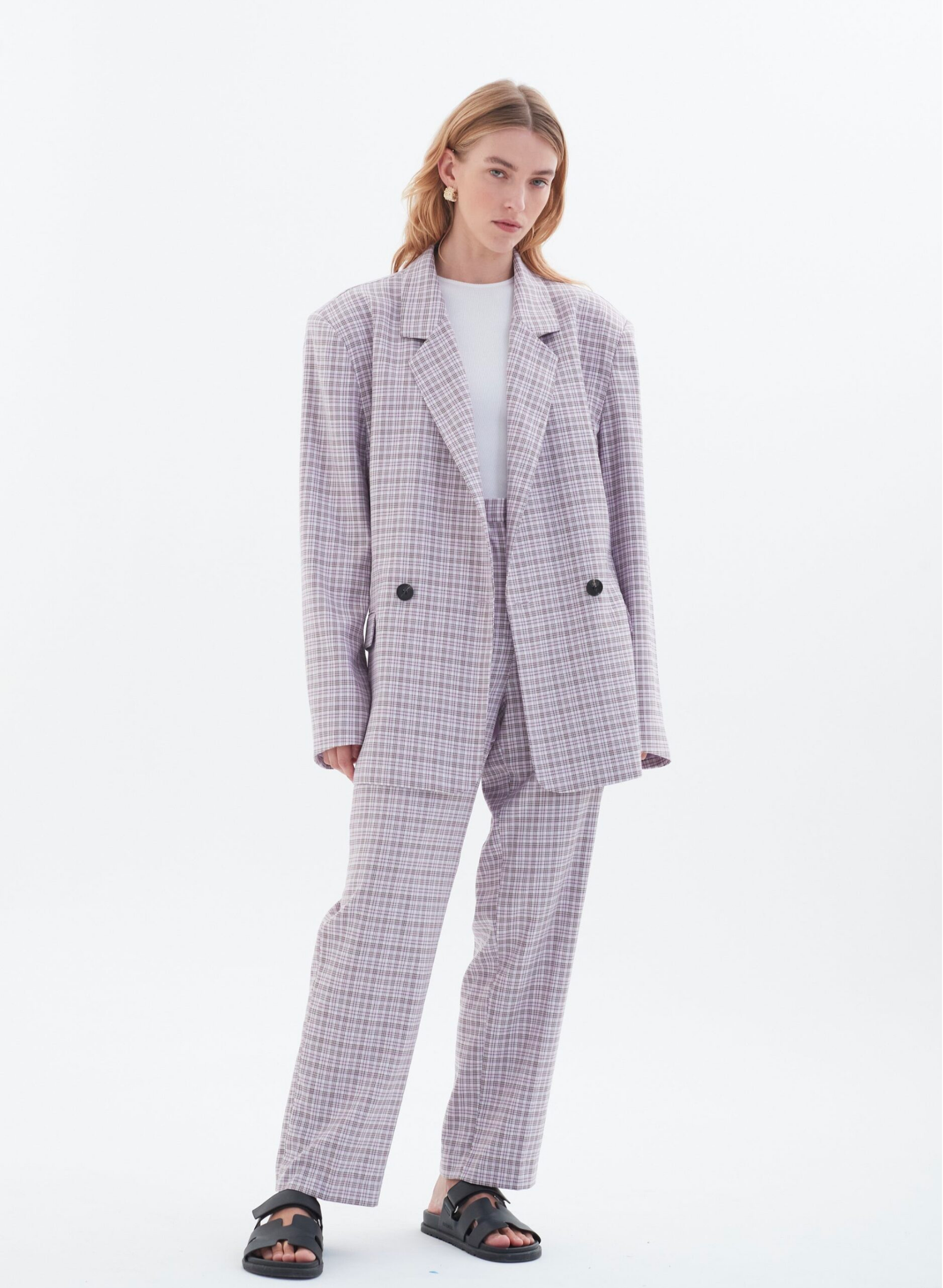 The Jamie Pants made from a cotton blend for comfort features the perfect vintage inspired check, pocket details with button closures, generous belt loops and a relaxed fit leg.