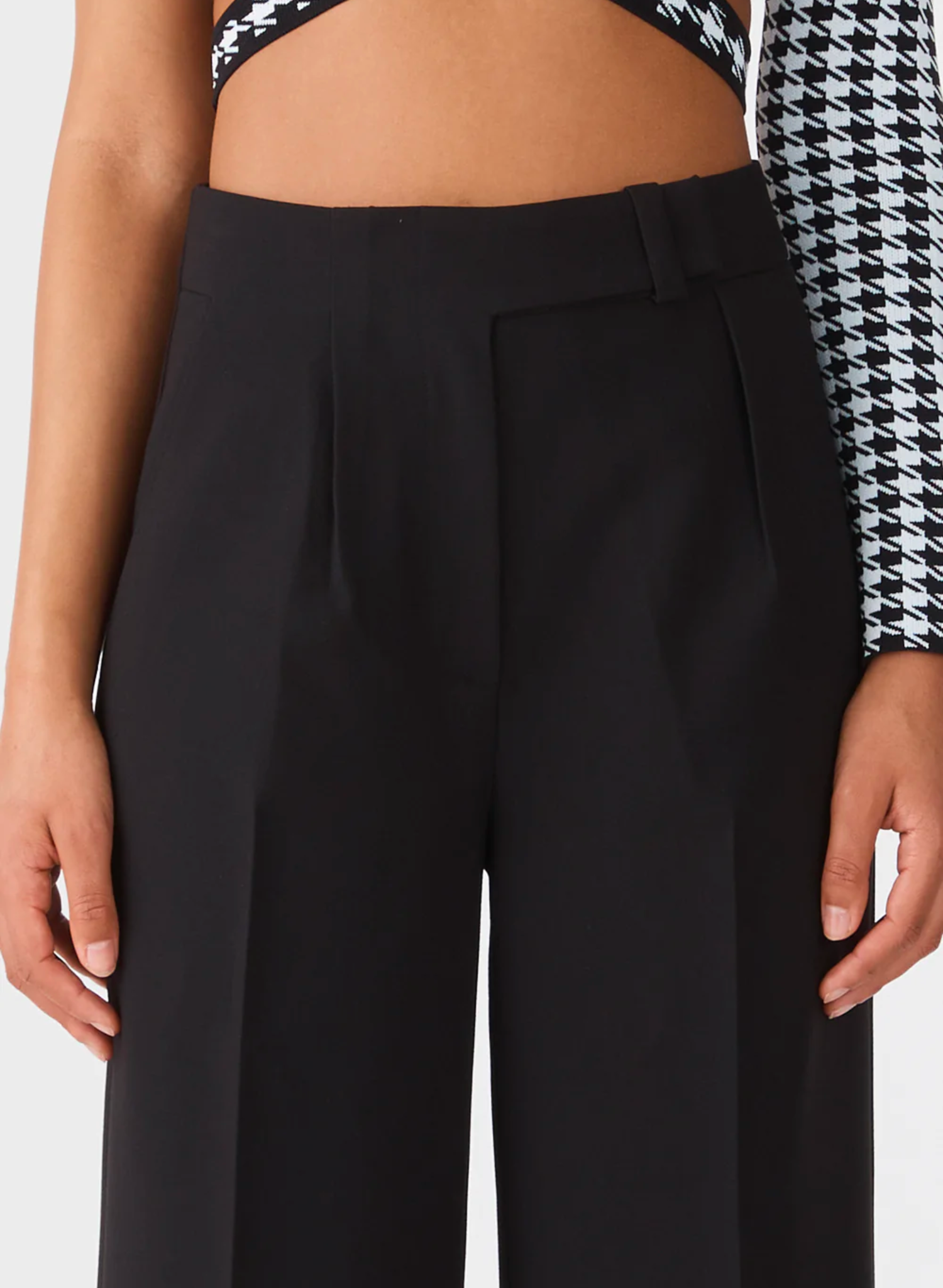 Classic high waist tailored pant, Medium weight woven suiting fabrication without stretch, Pleat front detail, Side pockets, Clasp closure at waist band, zip fly Faux pocket detail at the back 