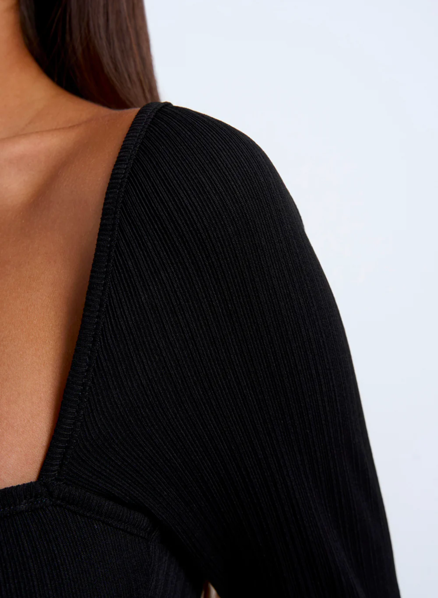 Wardrobe staples made simple with the Elsie Sleeve Rib Top. Crafted from a soft skinny rib jersey fabrication, this staple features a soft square neckline and bind detail on the neckline and arms. Complete your look with the Johnny Jean to transition between seasons.