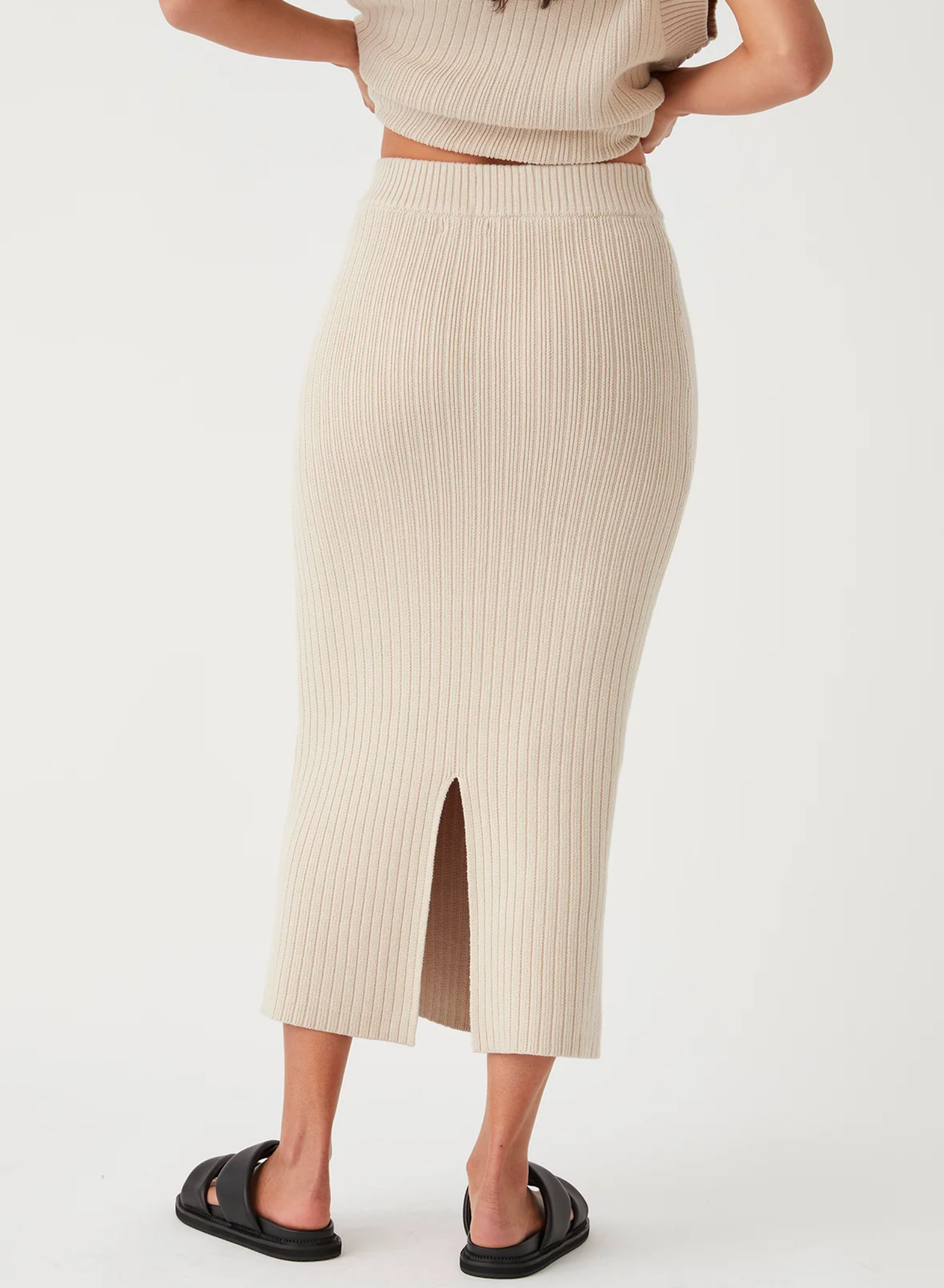 Ribbed texture. Midi length Skirt. Ethically produced Free of harmful chemicals: OEKO-TEX Standard 100 95% GOTS Certified Organic Cotton 5% Elastane