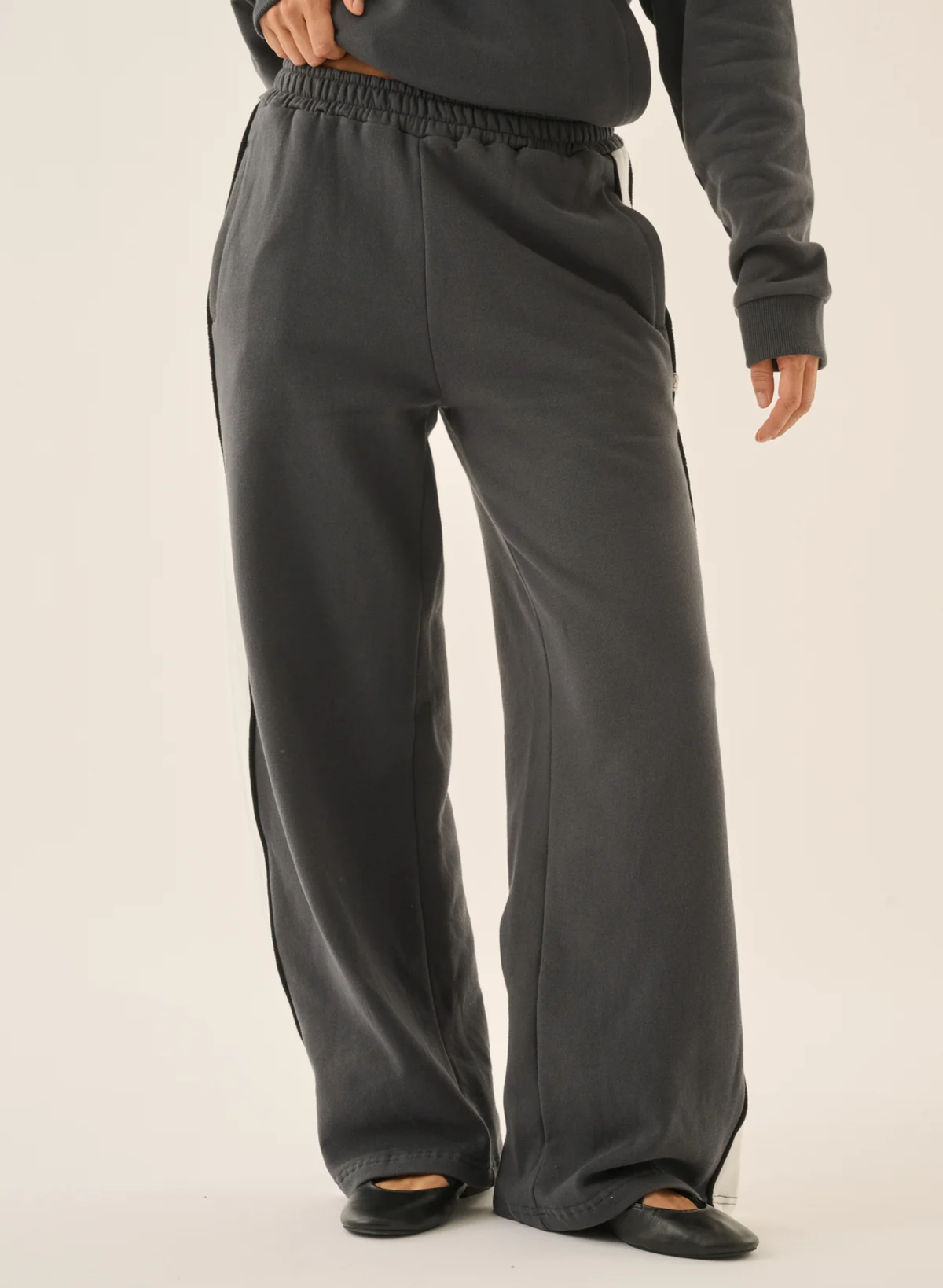 James Trackpant Washed Black