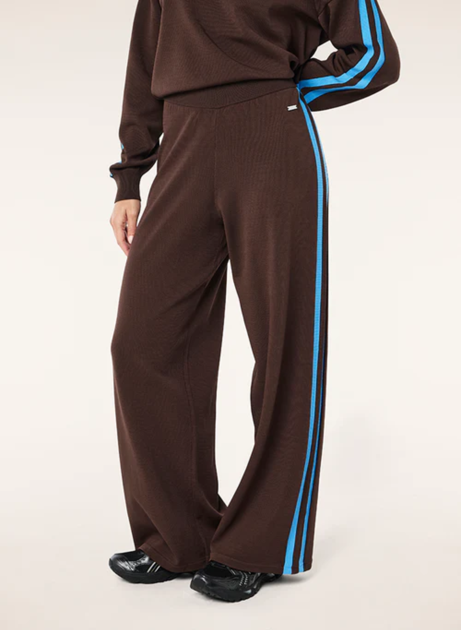 Retreat knit pant in coffee & marina blue